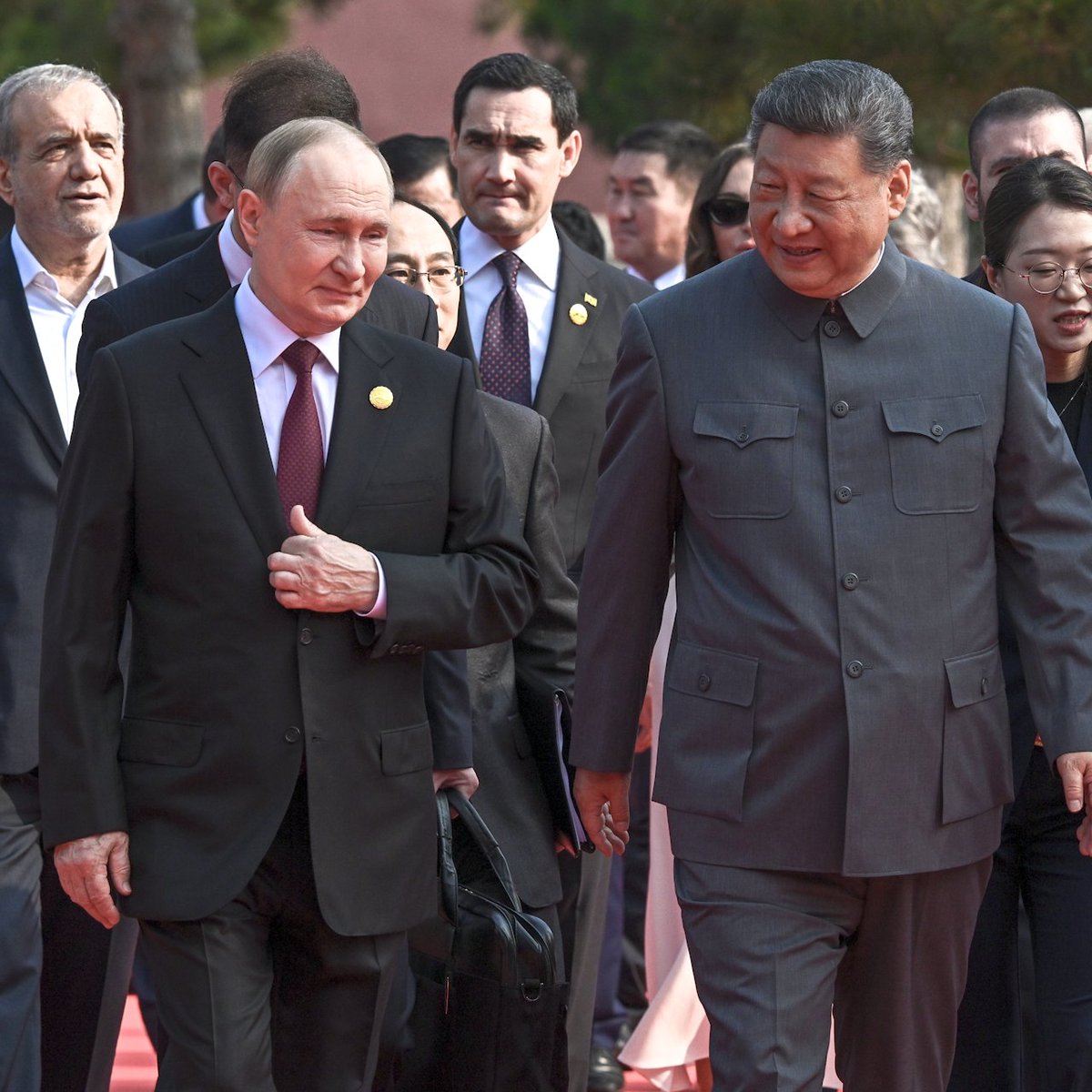 Un micrófono abierto capta una inusual conversa entre Putin y Xi El presidente de Rusia, Vladímir Putin, y su homólogo chino, Xi Jinping, reflexionaron sobre la vida humana y la inmortalidad.