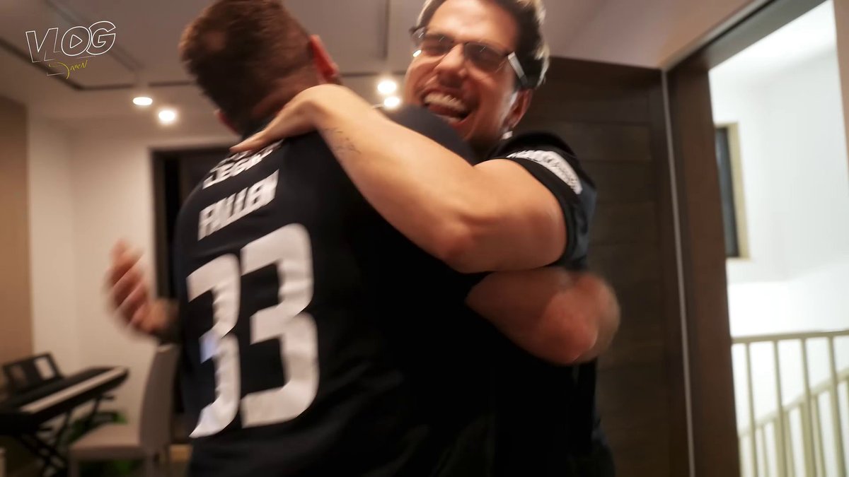 A reação da família #FURIACS vencendo a MOUZ por 2x0 e se garantindo na SEMIFINAL em LAN em Londres! 🥹🫶 via Gabriel Toledo no YT 🔴