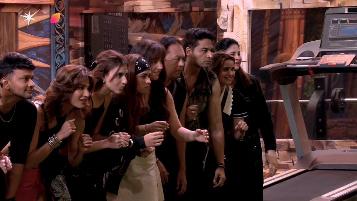 #BiggBoss19 Promo: Captaincy Task - Baseer Ali vs Abhishek Bajaj | Mridul Tiwari got injured.