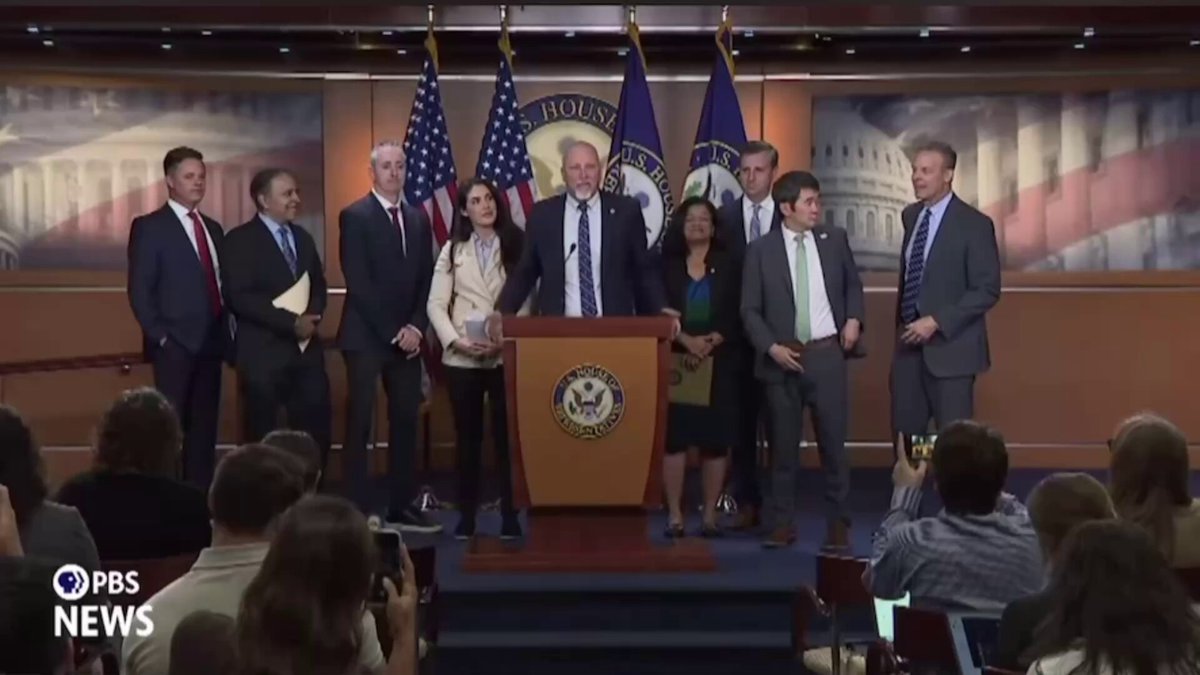 Rep. Roy: "It is time for the leadership of Congress on both sides of the aisle to do what the American people have been demanding, which is to end day trading by members of Congress. [Our constituents] do not send us here to enrich ourselves while we are voting on the issues they send us here to fix and address, and then have members who are trading stocks on the very issues they're supposed to be voting on an objective basis for the benefit of the American people... If you want to day trade, leave Congress. It's that simple." 🔥Watch Rep. Roy's opening remarks at the press conference announcing a new historic bipartisan legislation that would ban Members of Congress from trading stocks below: