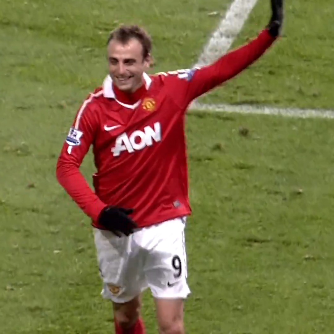 In a match against Blackburn Rovers in 2010, Dimitar Berbatov scored FIVE GOALS in a 7-1 win. (And by the way, the third was pure magic.) 🪄