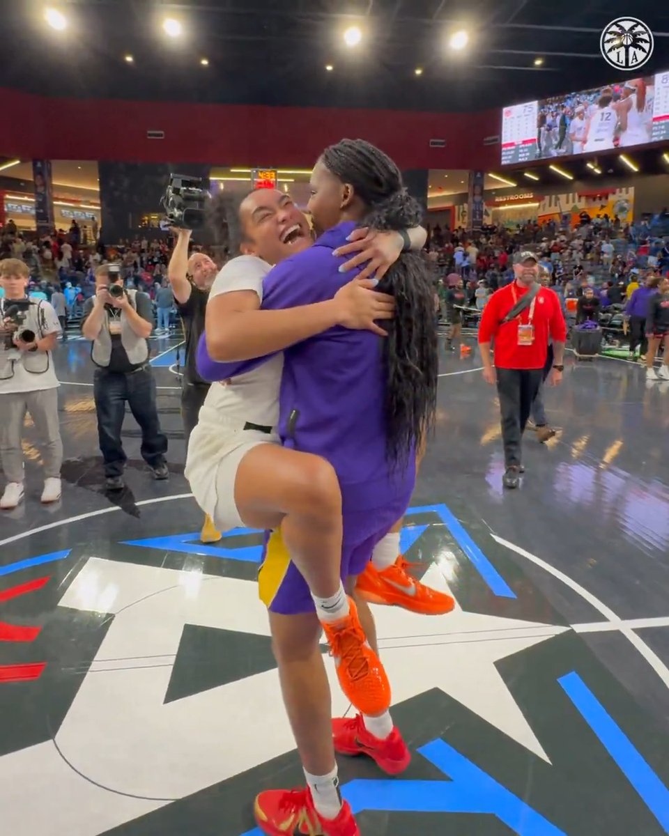 It's a Gamecock reunion in Atlanta! Sania Feagin x South Carolina Women's Basketball