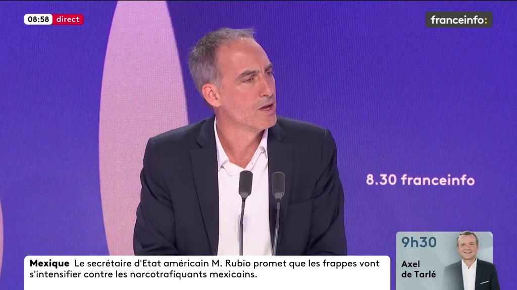 Bienvenue en France : Agathe Lambert, compagne de Benjamin Duhamel pose des questions à Raphaël Glucksmann, sur sa compagne Léa Salamé qui présente le JT de France 2, devant Paul Larrouturou, cousin d'Éric Piolle.