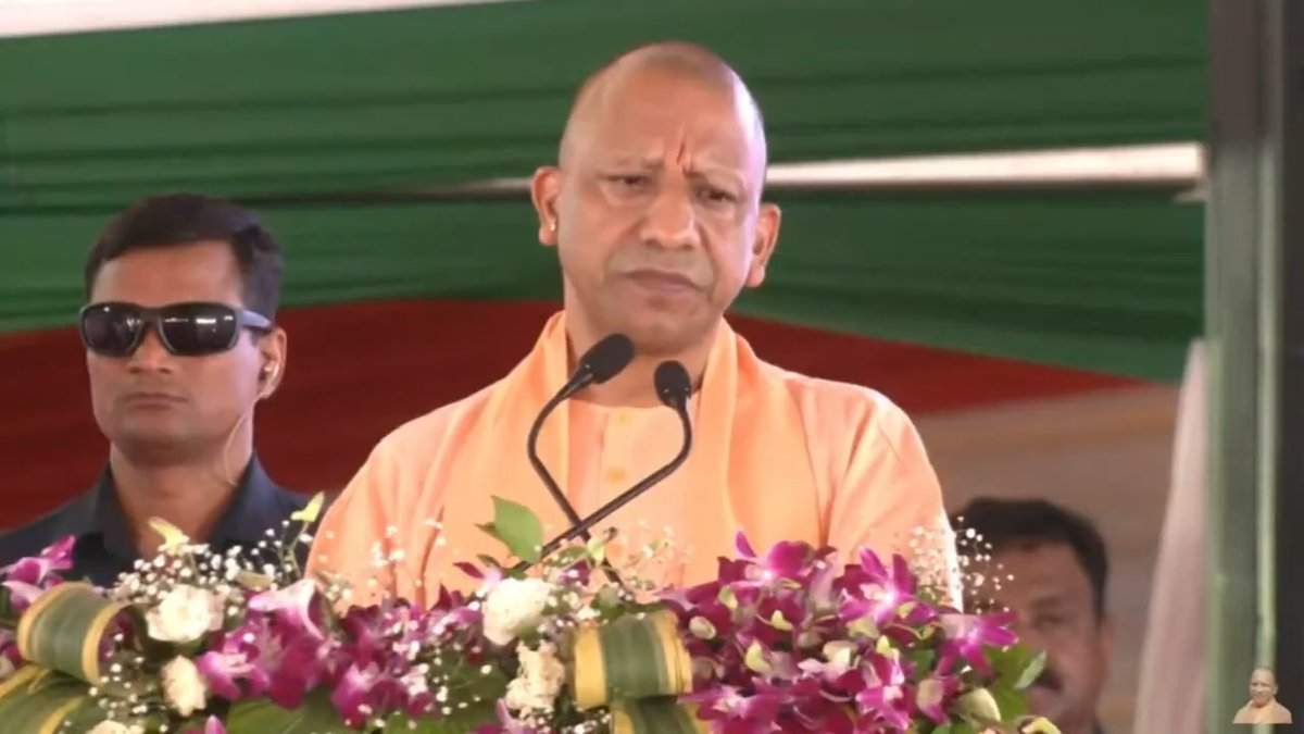 अब उत्तर प्रदेश के किसी भी नौजवान के सामने अपनी पहचान छुपाने का संकट नहीं है... अपने ही जनपद में उसे नौकरी की गारंटी भी मिल रही है…