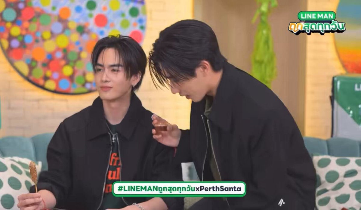 🐯 : พี่ไม่มีอะไรจะให้ นอกจากแจ่วกับไก่ย่าง พี่รักหนูมาก ✨ //พี่รักหนูมากเลยหรอพี่เพิร์ธ นี่ถามว่าจริงหรอ หนูเลยหรอพี่ 😚💘 PST LIVE LINE MAN #LINEMANถูกสุดทุกวันxPerthSanta