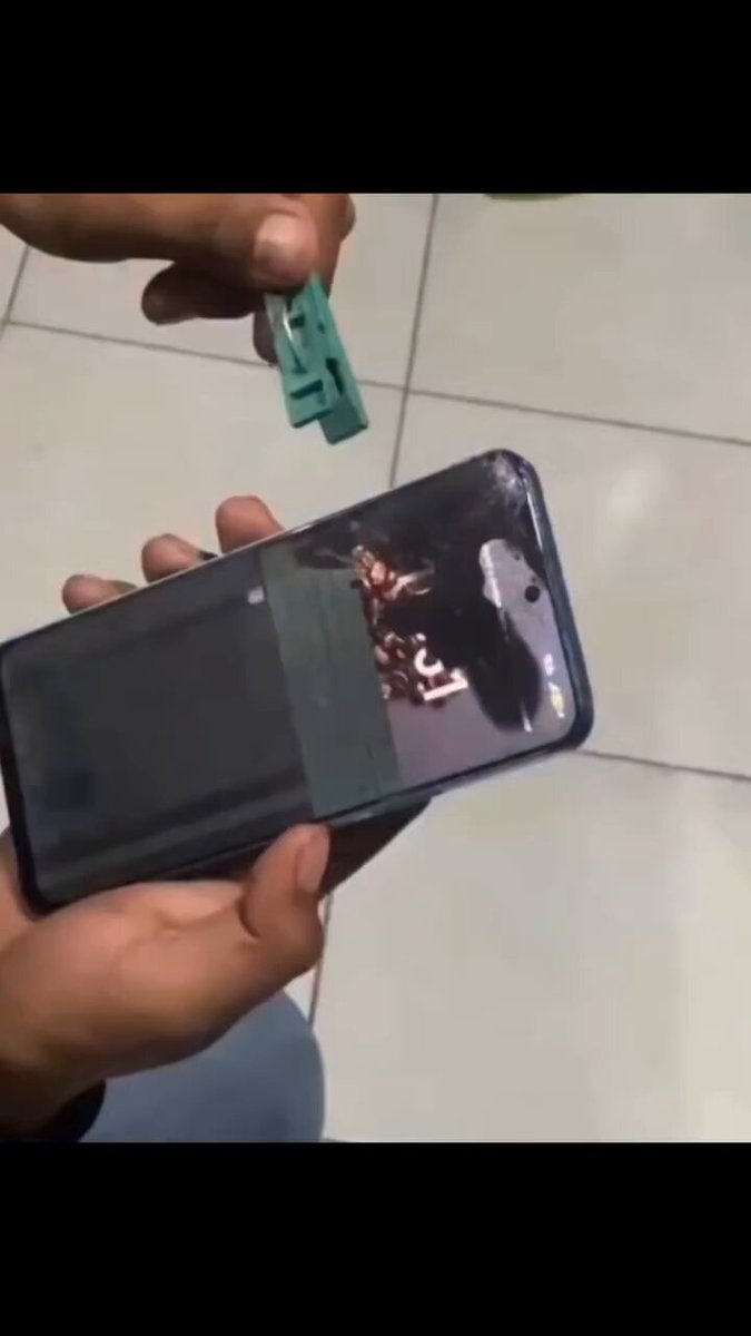 You take time to reply always 🥺 Why are you like that 😡 The Cellphone 📱