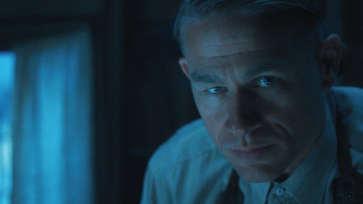 🚨 SAIU! Veja trailer oficial de MONSTRO: A HISTORIA DE ED GEIN. A nova minissérie contará a história do serial killer que inspirou os clássicos "O Massacre da Serra Elétrica", "O Silêncio dos Inocentes" e "Psicose".