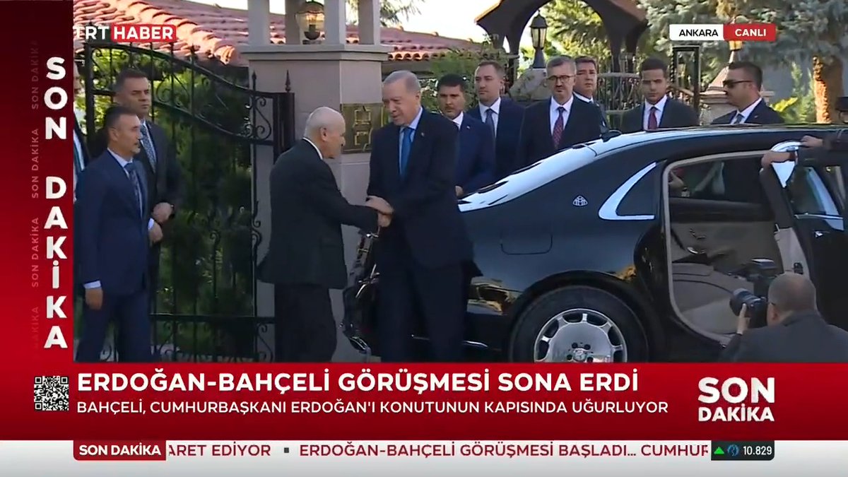 Erdoğan-Bahçeli görüşmesi sona erdi. MHP Genel Başkanı Bahçeli, Cumhurbaşkanı Erdoğan'ı konutunun kapısına kadar uğurladı.