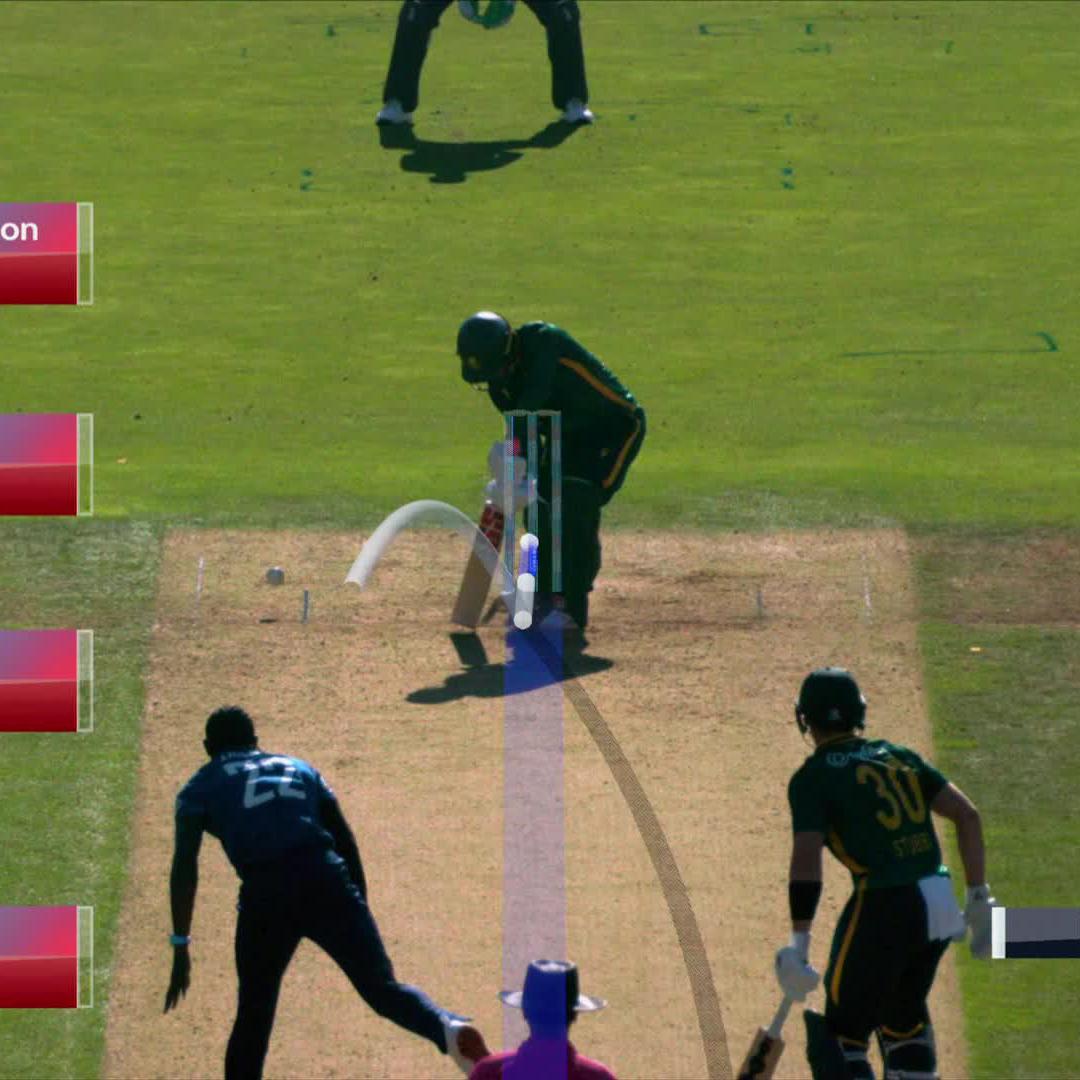 The slower ball does the trick 👌 Archer strikes to remove the dangerous Breetzke ☝