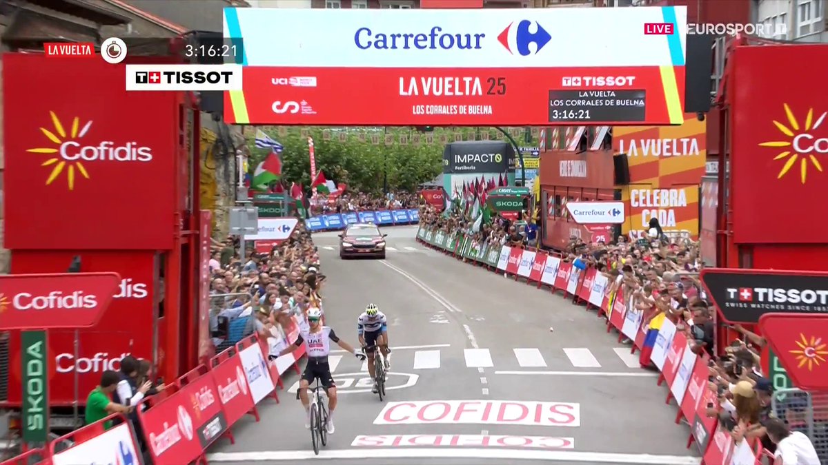 ๐๐๐๐๐๐๐ ๐๐๐๐๐๐๐๐๐ ๐ Juan Ayuso frustra a Javi Romo al esprint en Los Corrales de Buelna y suma su segunda victoria de etapa en La Vuelta en una nueva fuga. ๐บ๐ดโโ๏ธ Lo has visto en Eurosport.es 1 y HBO Max Espaรฑa. #LaVuelta25