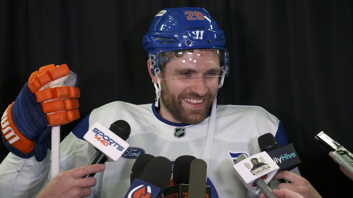"This feeling around this time of the year is always the same. You're trying to get in the best shape possible & give yourself the best chance to get to that point again." Leon Draisaitl on the #Oilers returning for informal skates. Enterprise | #LetsGoOilers