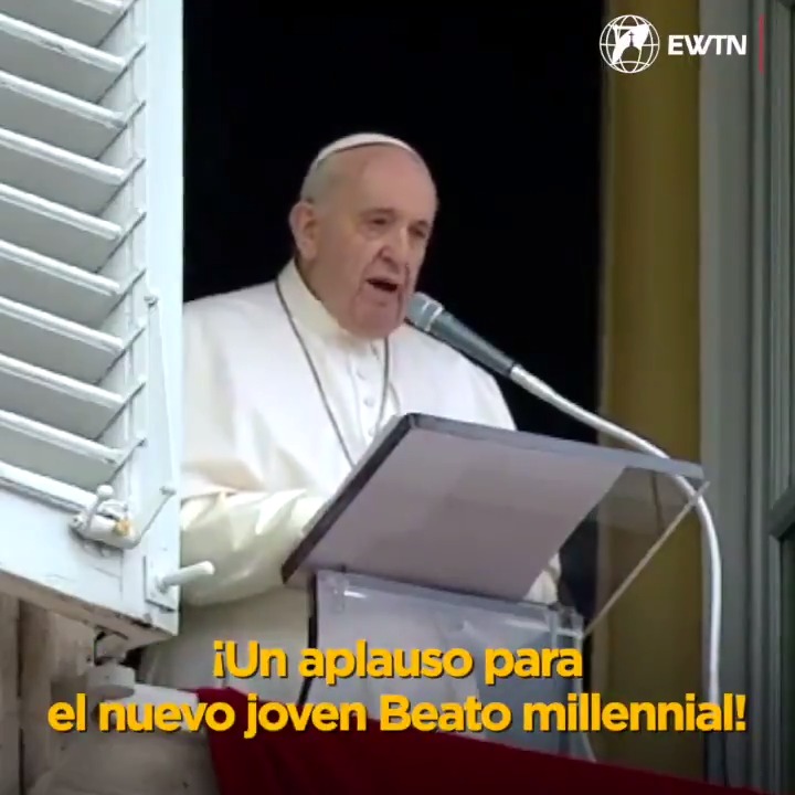 Así lo recordaba el Papa Francisco: “enamorado de la Eucaristía” que nos enseña que “la verdadera felicidad se encuentra poniendo a Dios en primer lugar”.