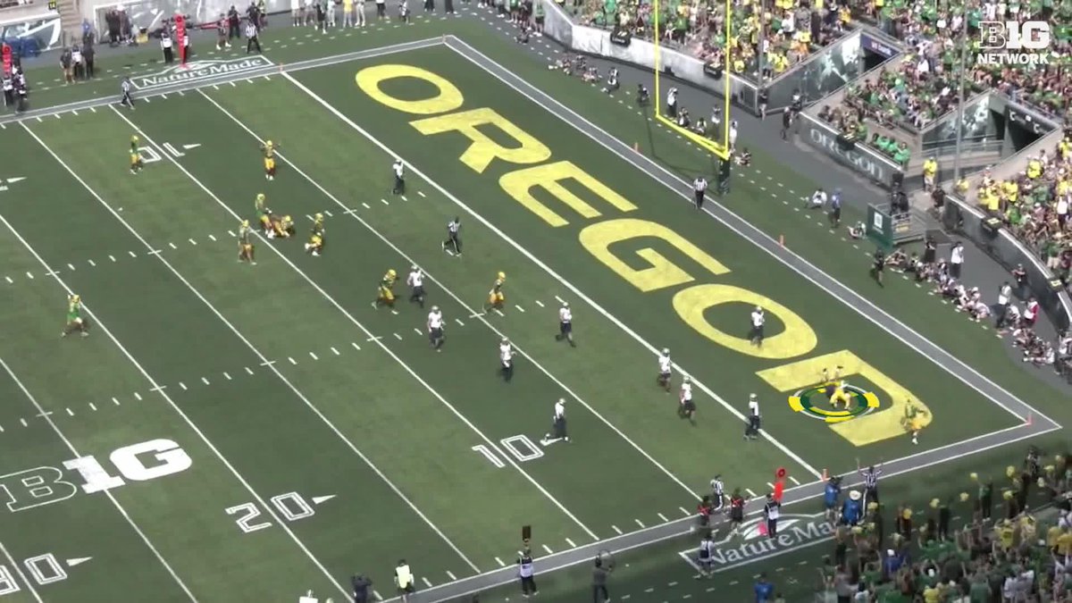 "That's the culture of Oregon football, toughness and finishing plays." @OregonFootball’s Dakorien Moore is Urban Meyer’s Edge Player of the Week on this 𝘜𝘳𝘣𝘢𝘯 𝘈𝘯𝘢𝘭𝘺𝘴𝘪𝘴 👇