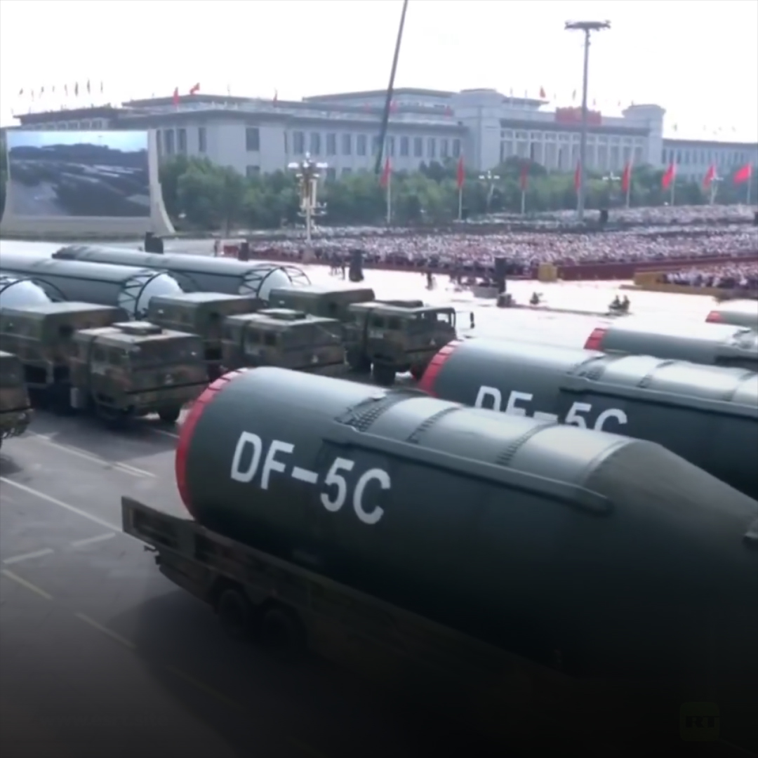 🚀 El misil de China que puede llegar a cualquier parte del planeta En Pekín, China reveló su tríada nuclear y mostró el DF-5C, un misil con alcance global.