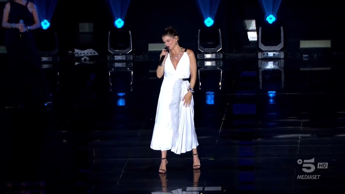 "Voglio solo dirgli immensamente grazie" 🤍#AlessandraAmoroso #IoNonSarei