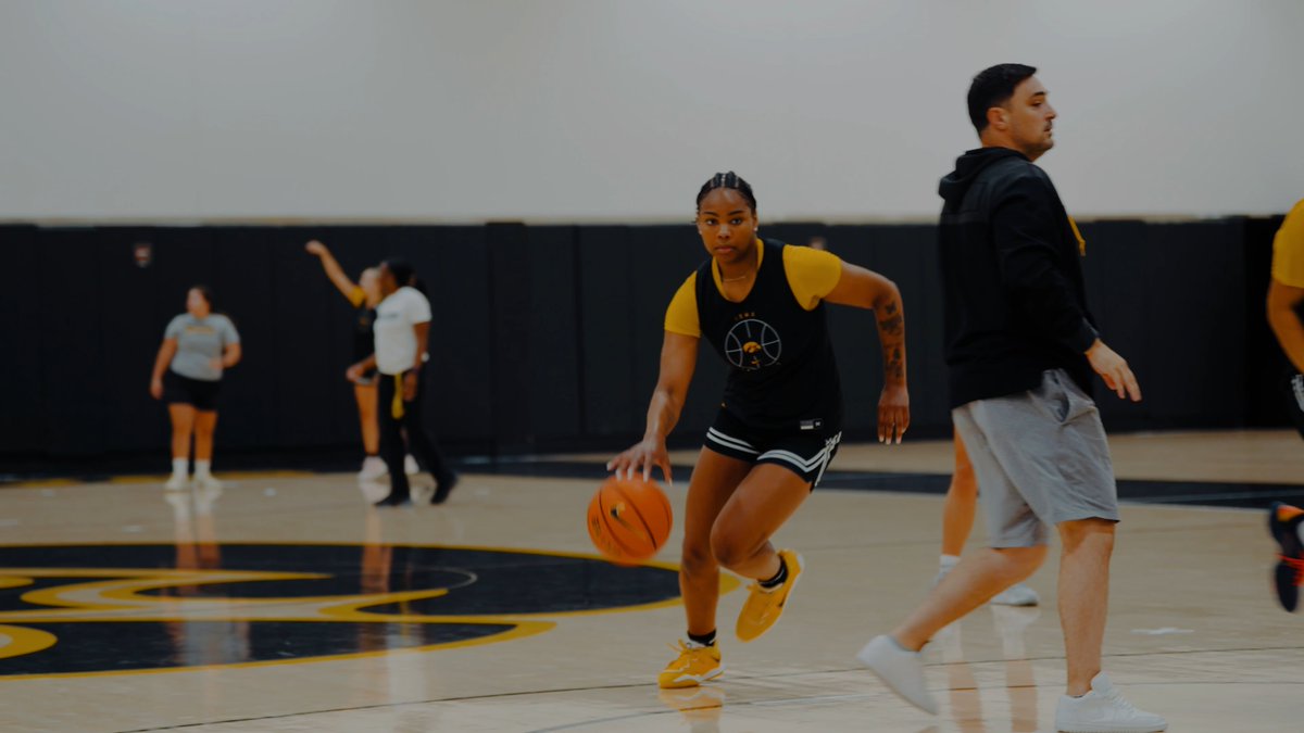 Meet the newest Hawkeye on the block, Journey Houston! 🙌