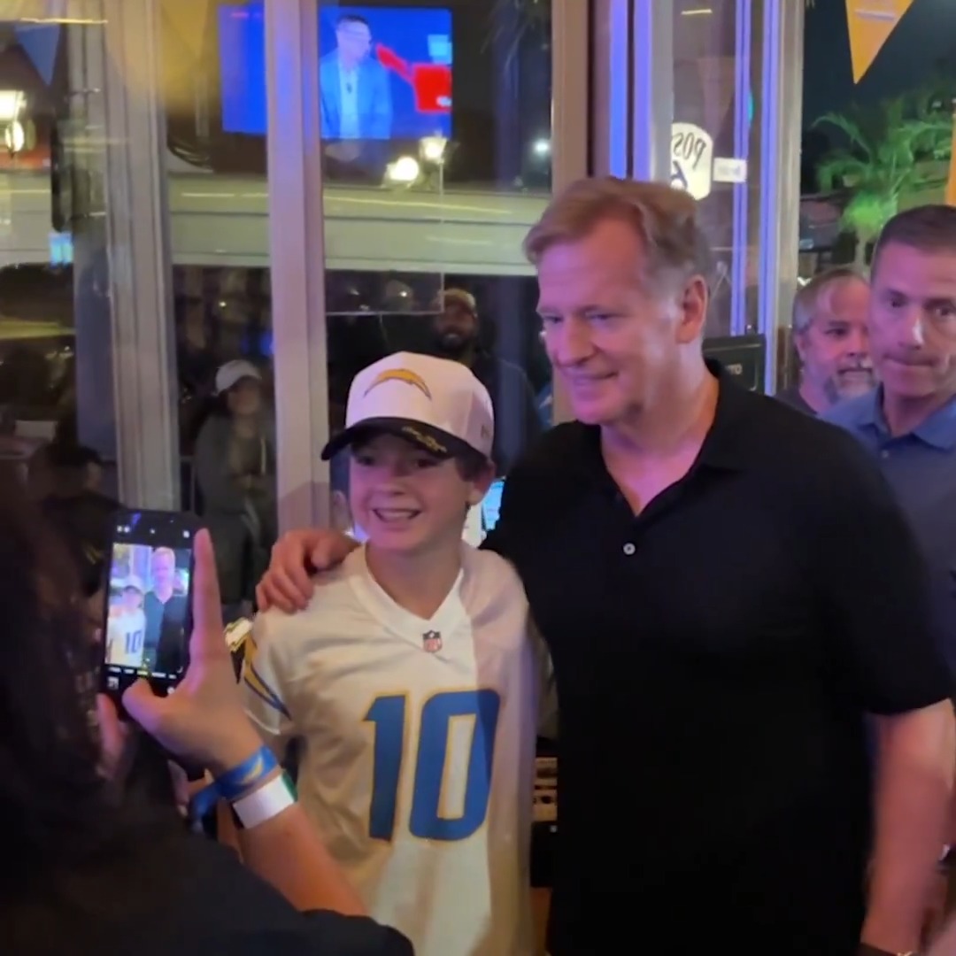 commissioner goodell in the house 👋