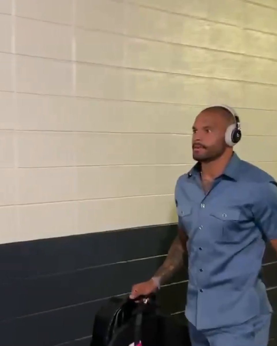 Dak Prescott singing "Fly Like an Eagle" ahead of Dallas-Philly 👀 🦅 (via Todd Archer)