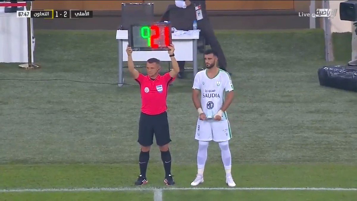 مااتذكر بحياتي لاعب نزل بديل على فاول وسجله اللاعب ذا بعزه لا يقارن