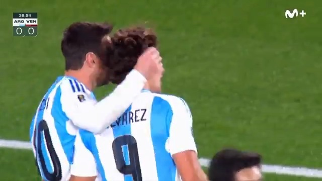 ⭐️ LA NOCHE DE LEO MESSI. El regalo de Julián Álvarez y el tanto del astro argentino para 'despedirse' de Argentina. #EliminatoriasSudamericanas #LaCasaDelFútbol