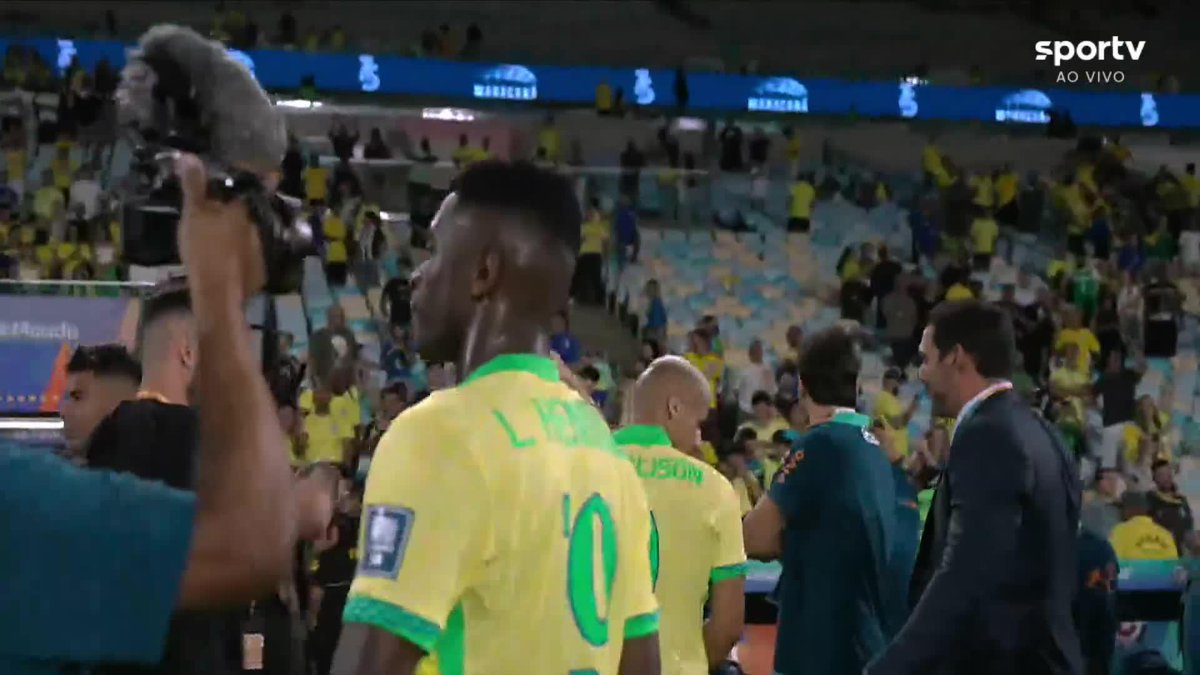 “Sensação única. Acho que estava escrito. Voltar no Maracanã, voltar a marcar pela Seleção… Depois do que passei nesses 2 anos, agora finalmente posso jogar meu futebol leve. Foi uma obra completa de Deus na minha vida.” 🎙️ Paquetá. 🎥 sportv | ge