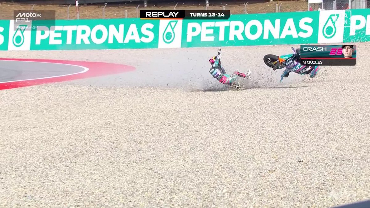 LA DURA CAÍDA DE MÁXIMO QUILES 😨 Se golpeó la cabeza contra la grava, perdió la visera y su moto acabó destrozada 😯 El piloto de Moto3 está bien #CatalanGP 🇪🇸 #MotoGP 🏁