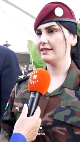 #VÎDEO - Pêşmergeya Kurd a Êzidî Mîlan beşdarî merasîma vekirina ❝Rêya Pêşmerge❞ ya li Parîsê bû: 🎙️ ❝Min ji bo parastina şerefa xwe biryar da ku bibim Pêşmerge❞ 🎙️ ❝Serbilindî ye ku ez Pêşmerge me❞ #Kurdistan #Pêşmerge #Paris #France #Barzani