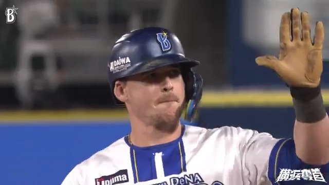 さらに安打と四球でチャンスを作ると、ここで代打 #オースティン 選手がフルカウントから低めの変化球を捉え2塁ランナーの #山本祐大 選手が生還し再び勝ち越す 🌟💨 6回裏 DB 4 - 3 S #横浜奪首 #全横浜で戦え #baystars