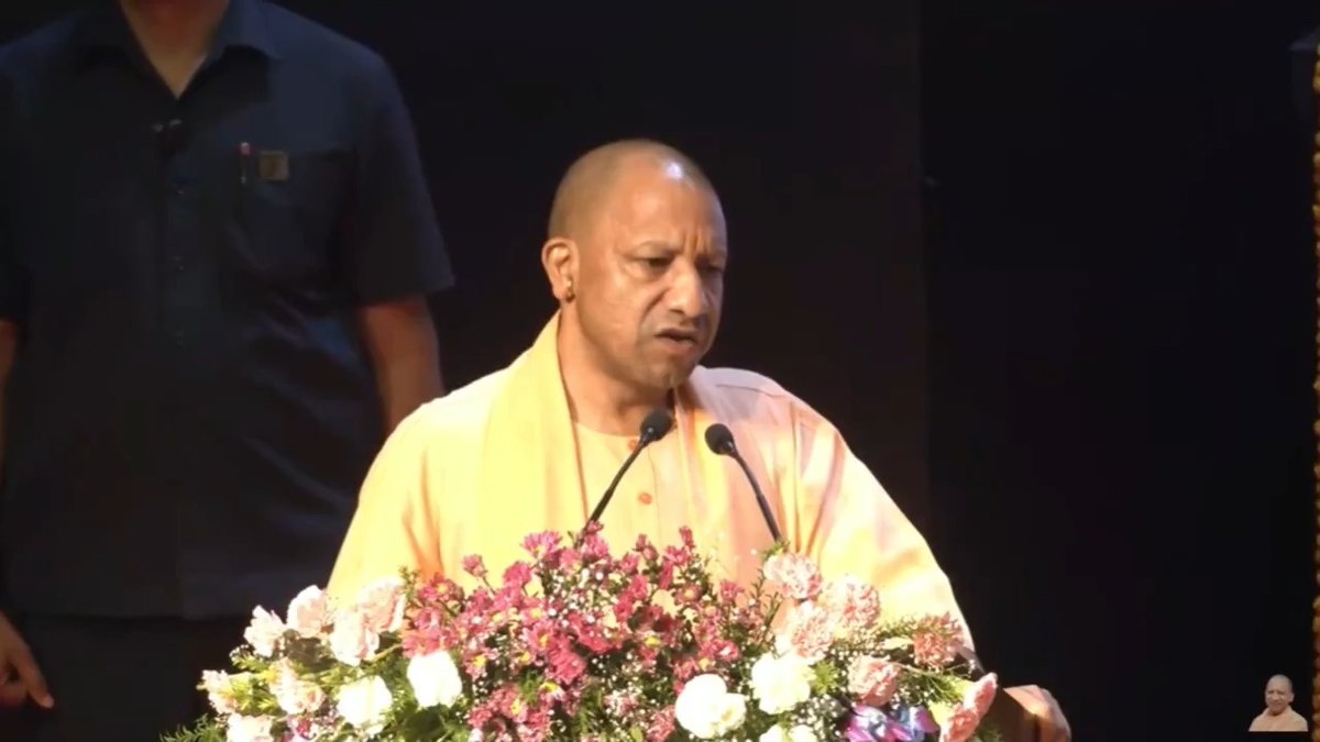 एक शिक्षक की तुलना किसी नौकरशाह से नहीं हो सकती है, किसी नेता से नहीं हो सकती है...