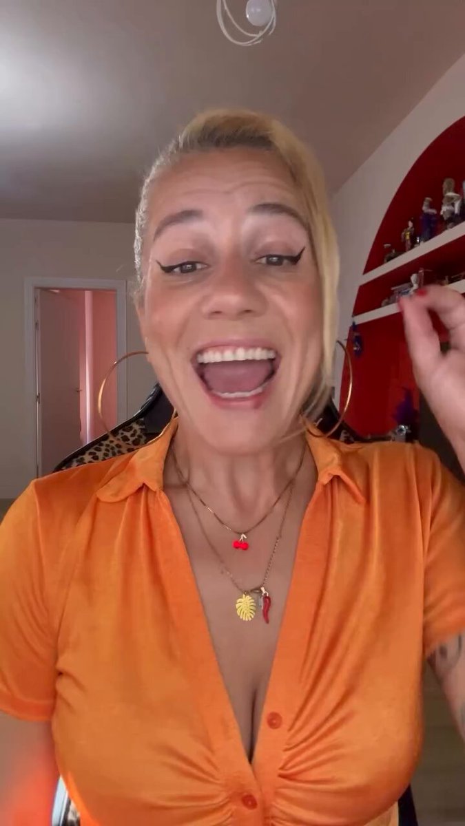 Tiene razón Henar. María Pombo dice que no eres mejor por leer... a Pérez Reverte*, se le olvidó aclarar el final.