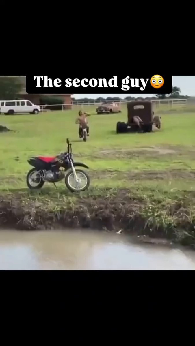 Did his head turn 180°😳 Wait for the second guy 💀