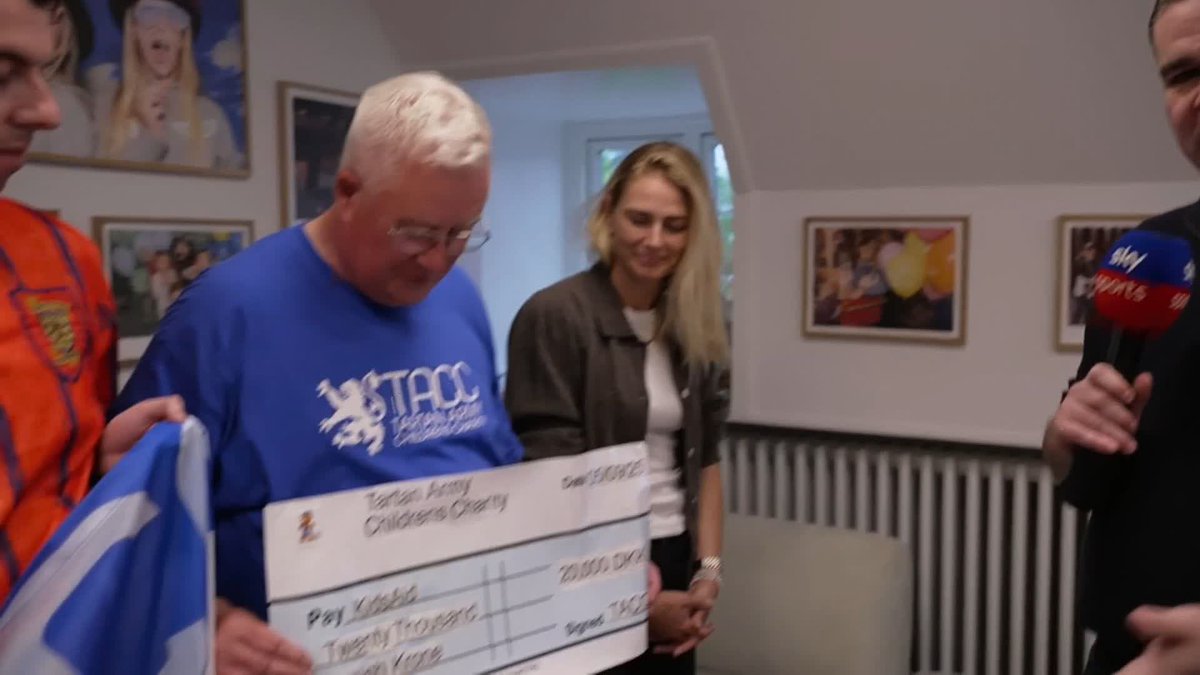๐ ๐ฝ๐๐จ๐ฉ ๐๐๐ฃ๐จ ๐๐ฃ ๐ฉ๐๐ ๐ฌ๐ค๐ง๐ก๐! Great work by the TACC who have made a donation to a local charity ahead of Scotland's opening World Cup qualifier in Denmark! ๐ด๓ ง๓ ข๓ ณ๓ ฃ๓ ด๓ ฟ
