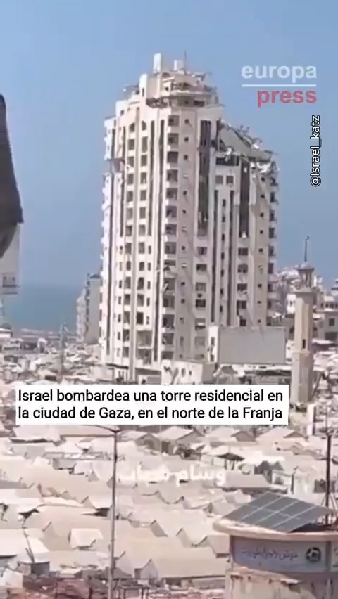 Israel bombardea una torre residencial en la ciudad de Gaza, en el norte de la Franja