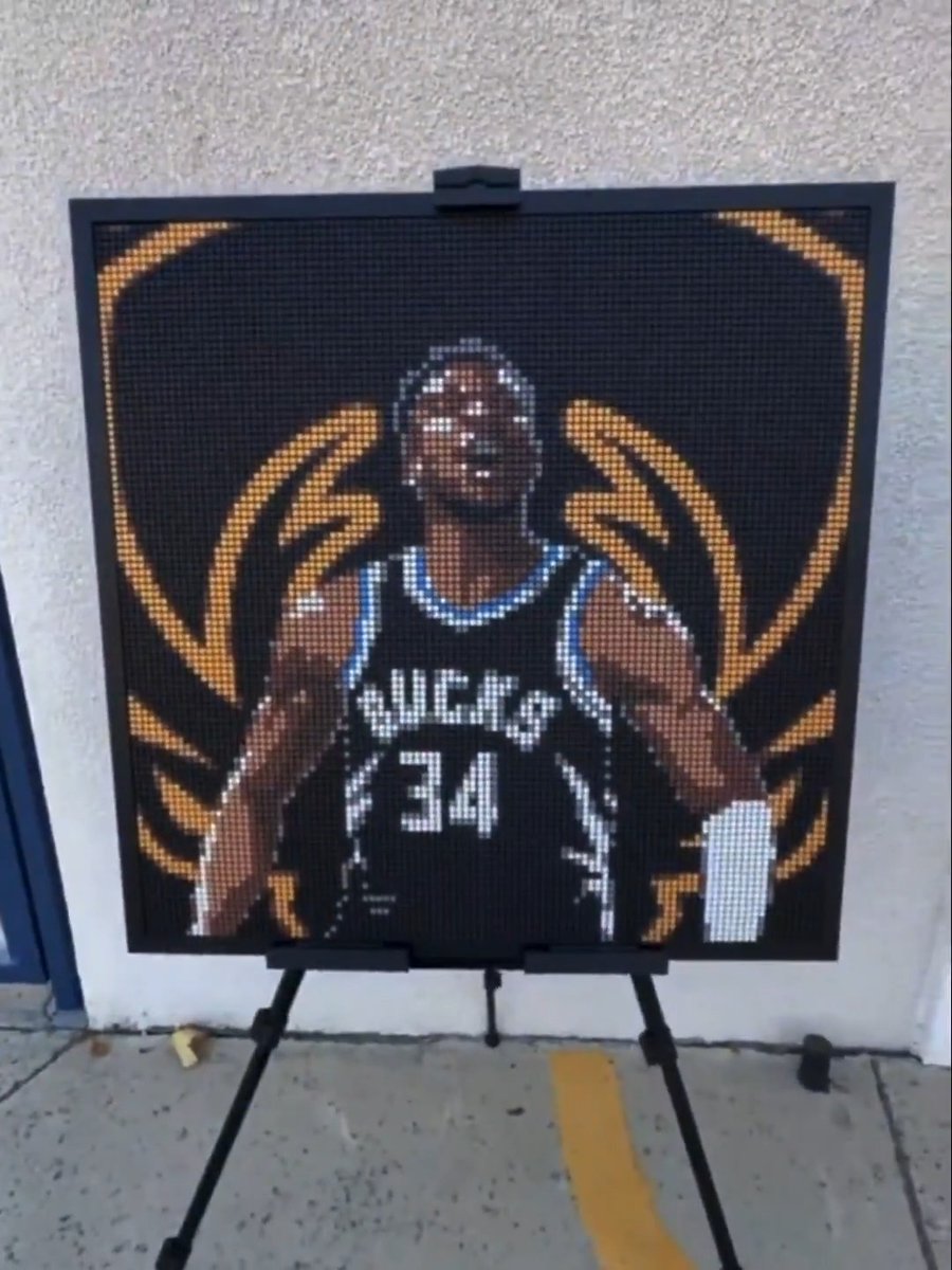 This 10,000 piece Giannis mosaic is incredible. 🤯 (via dad)