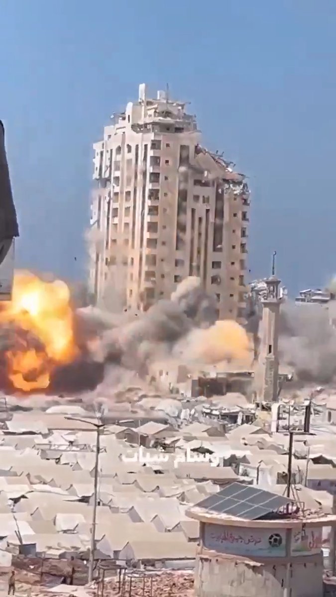 The IDF hit a building in Gaza City they claim was being used by Hamas. It's like a controlled demolition; but with people inside instead.... 👀 #war #gaza #israel #idf #gazacity