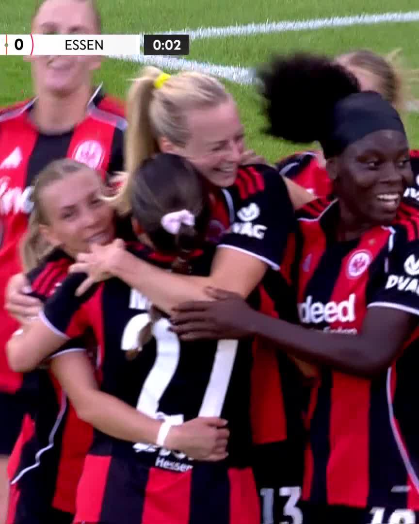 😍 Amanda Ilestedt heads Eintracht Frankfurt 3️⃣-0️⃣ up against Essen with her debut goal for the club! Watch the Frauen Bundesliga live for free on #DieLiga