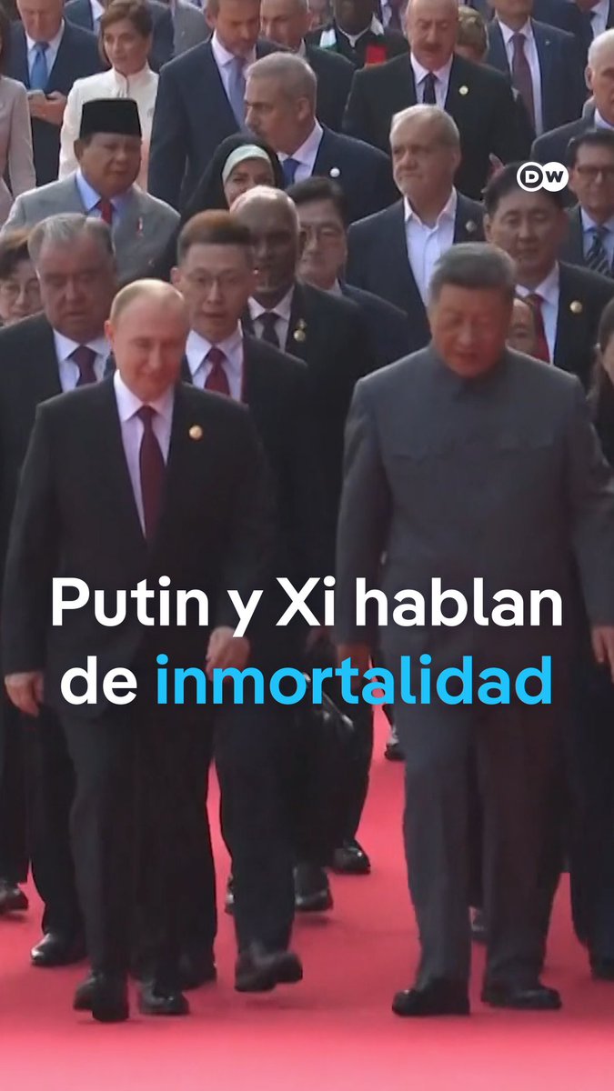 Micrófono capta a Putin y Xi Jinping hablando de inmortalidad, longevidad y transplante de órganos Un micrófono abierto en Pekín captó a Putin y Xi hablando sobre longevidad, trasplantes de órganos e incluso inmortalidad. Más tarde le preguntaron a Putin por la conversación en rueda de prensa y dijo que la biotecnología permitirá alargar considerablemente la vida humana.