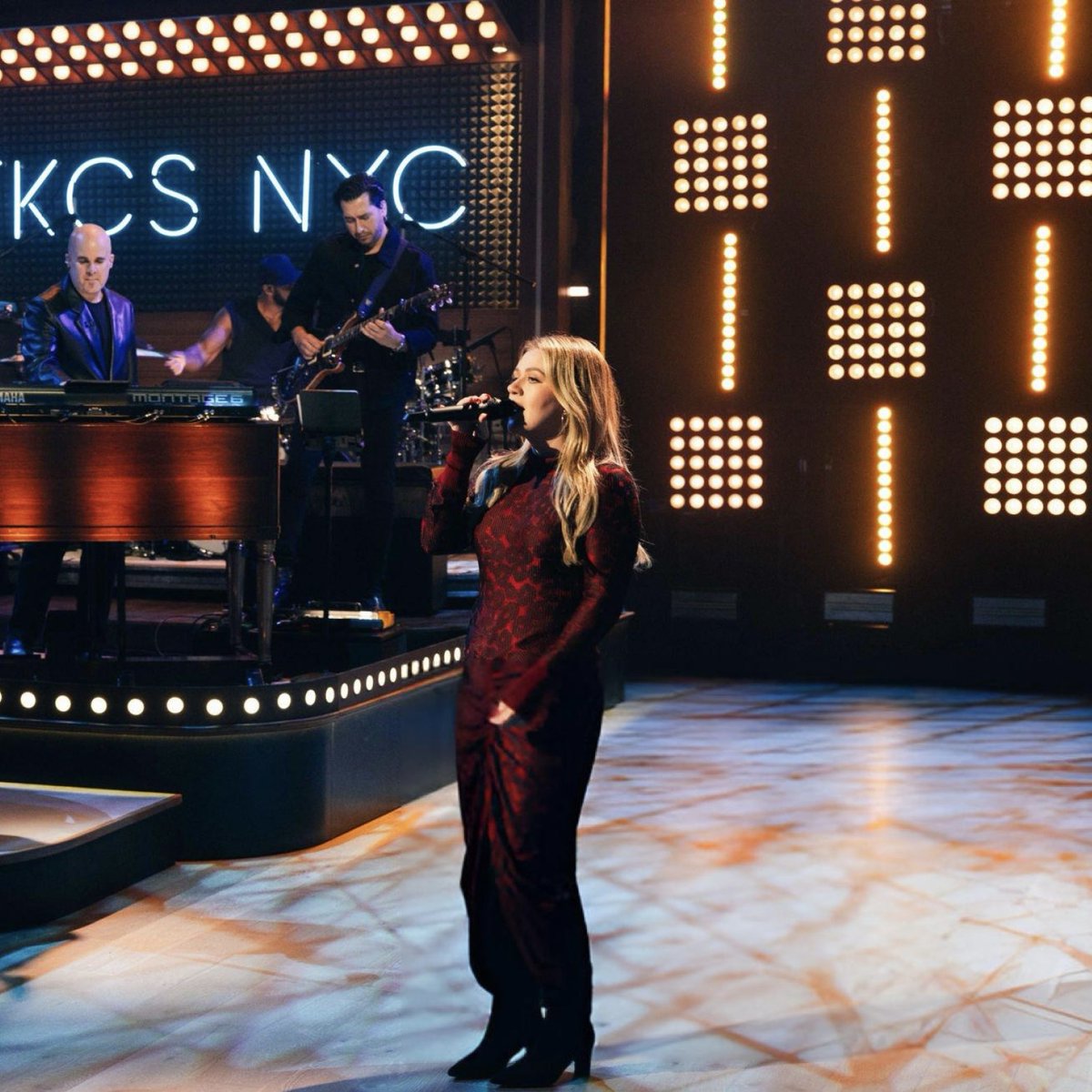 Kelly Clarkson ATE and left no crumbs, that’s her song now 😭