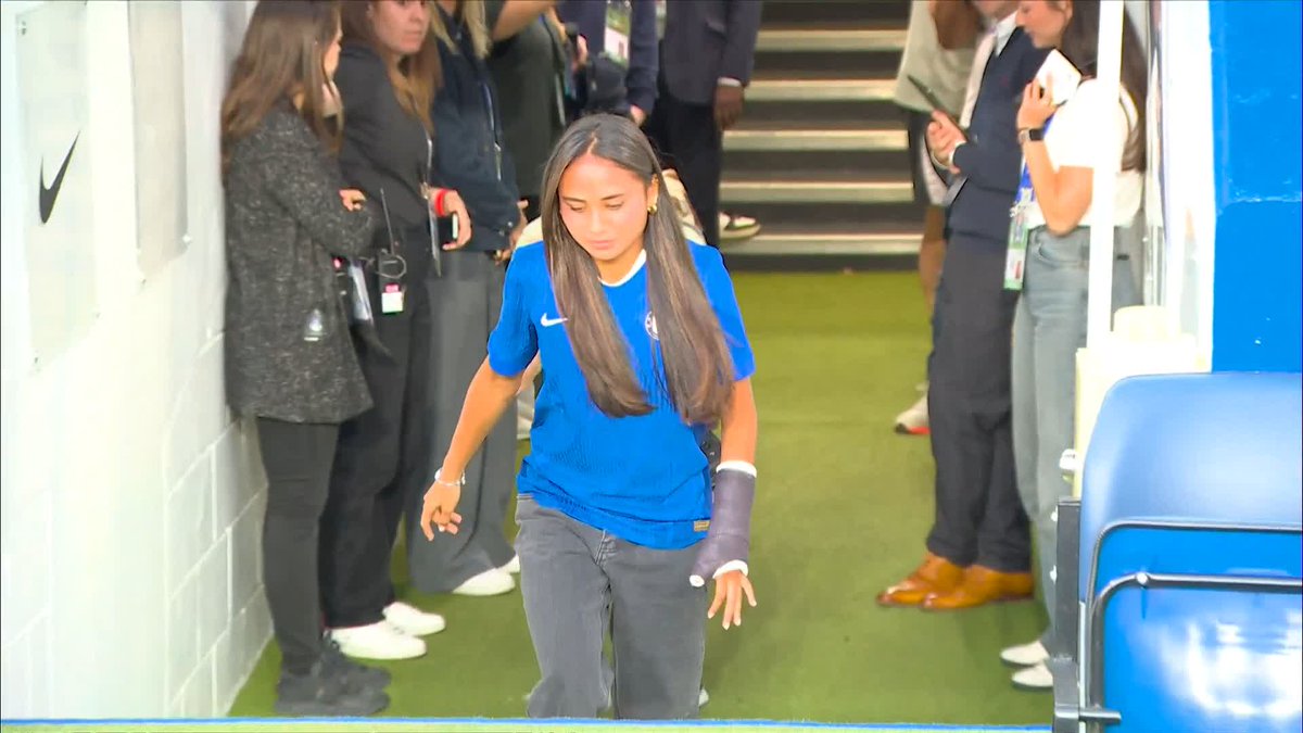 Club-record signing Alyssa Thompson is unveiled as a Chelsea player 🔵 ✍️