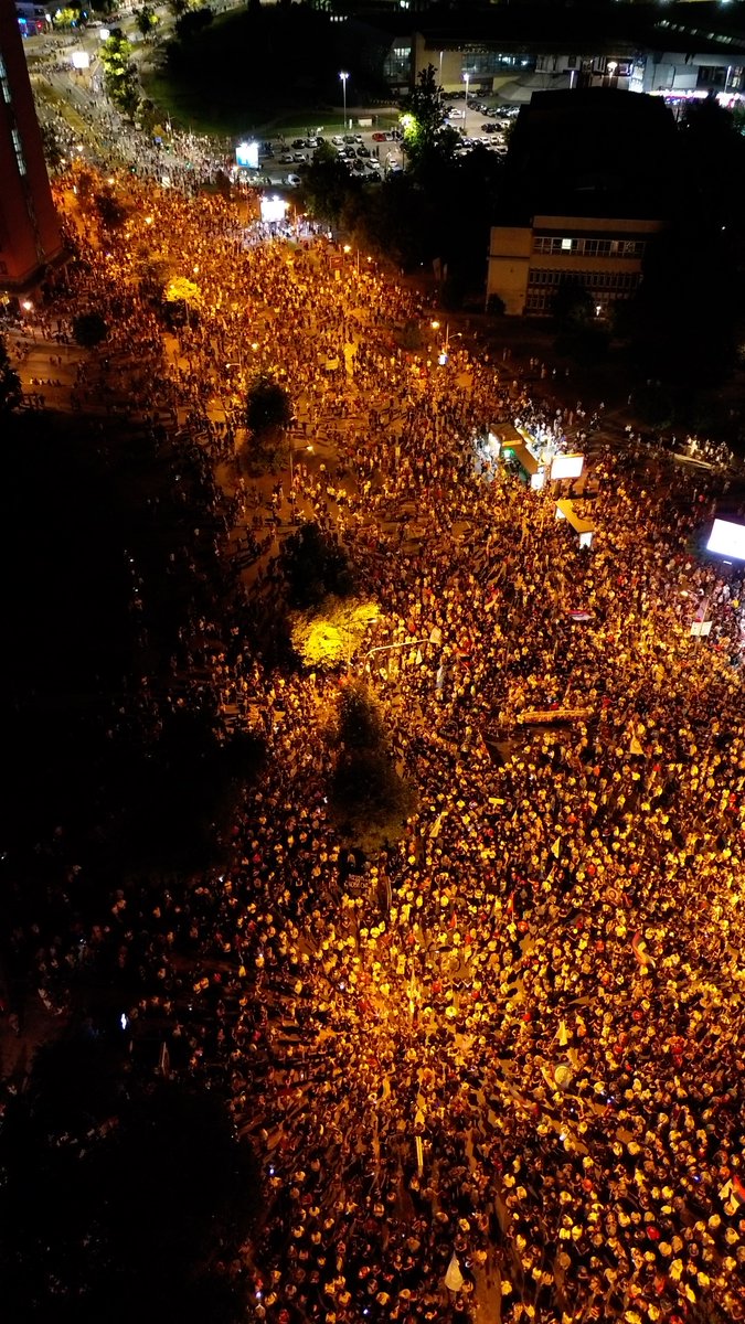 Pogled iz drona - protest „Srbijo, da li se čujemo“ u Novom Sadu Opširnije 👉