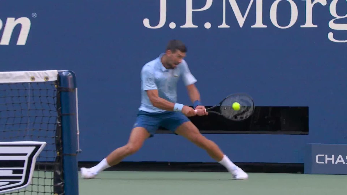 NOVAK DJOKOVIC WITH A TRADEMARK BACKHAND DOWN THE LINE AGAINST CARLOS ALCARAZ AT US OPEN. 38 years old…. Out of this world. 🤯🤯🤯🤯🤯🤯🤯🤯🤯🤯🤯🤯🤯