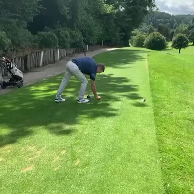 This is a golfers worst nightmare 🤕🏌️ “Oh f—k!” 🫨