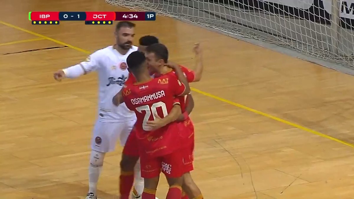 Gon jugándose el all-in en la primera mano para llevarse el premio Puskas. Así se empieza una temporada. #LNFS