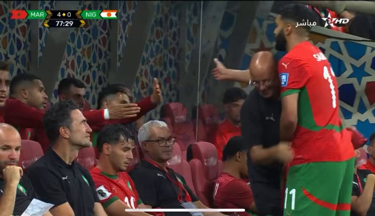 Le zellige comme décoration au niveau des bancs de touche du stade Moulay Abdellah. 𝗩𝗢𝗨𝗦 𝗩𝗔𝗟𝗜𝗗𝗘𝗭 ? 🤔