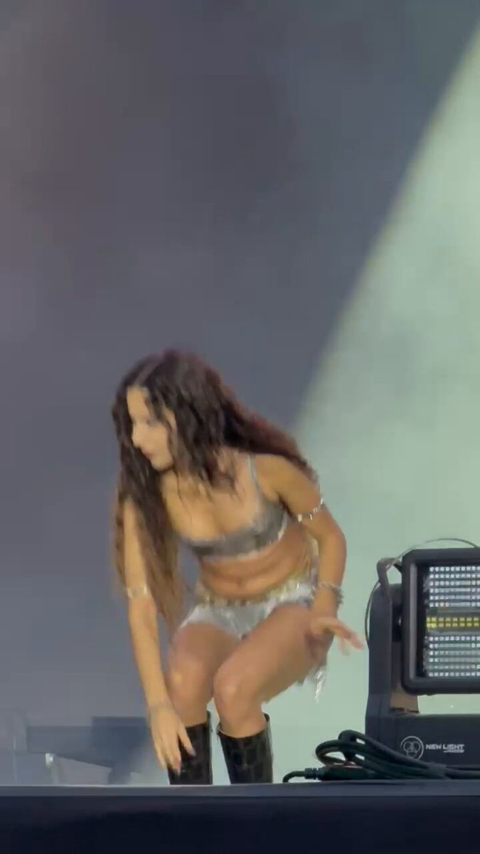🚨 Marina Sena acaba de trazer a turnê de ‘Coisas Naturais’ com novo figurino e um cabelão!