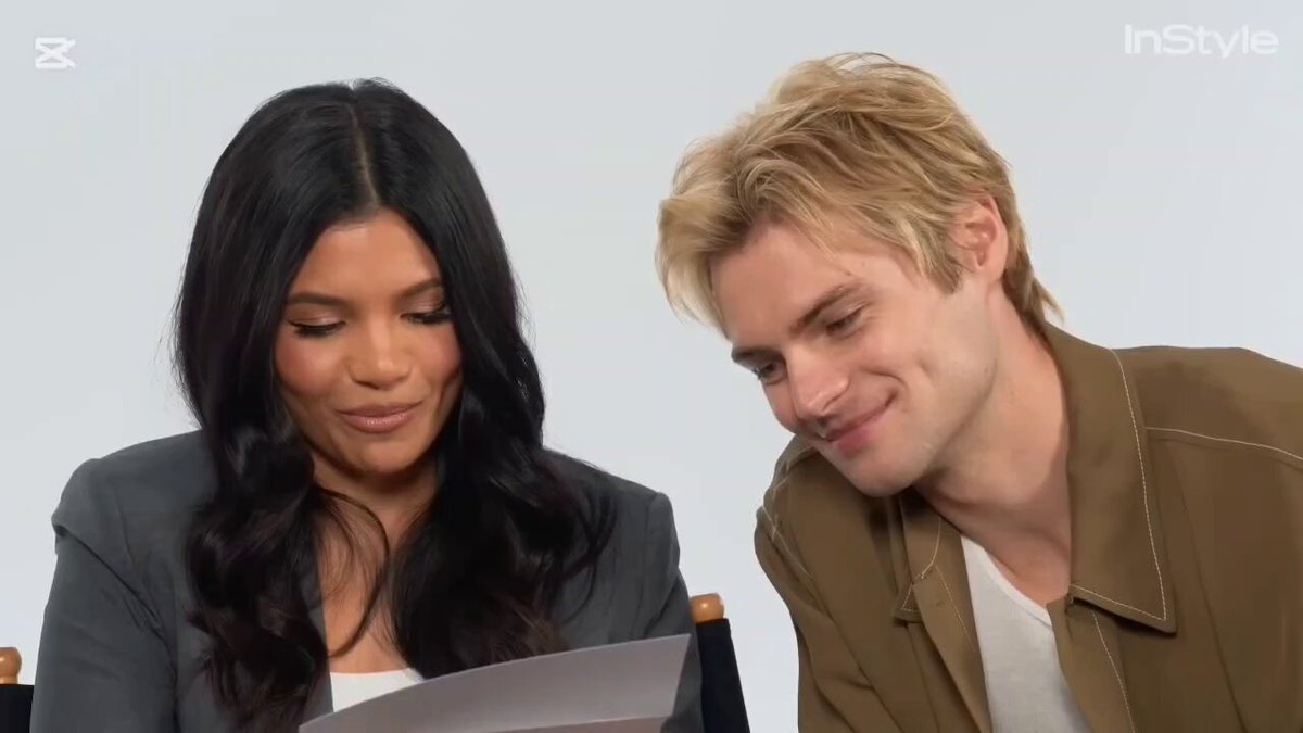 I LOVED THIS INTERVIEW, THE WAY THEY LOOK AT EACH OTHER, THE WAY THEY FLIRT WITH EACH OTHER, AND THE WAY THEY MAKE HER LAUGH 💖💖💖💖