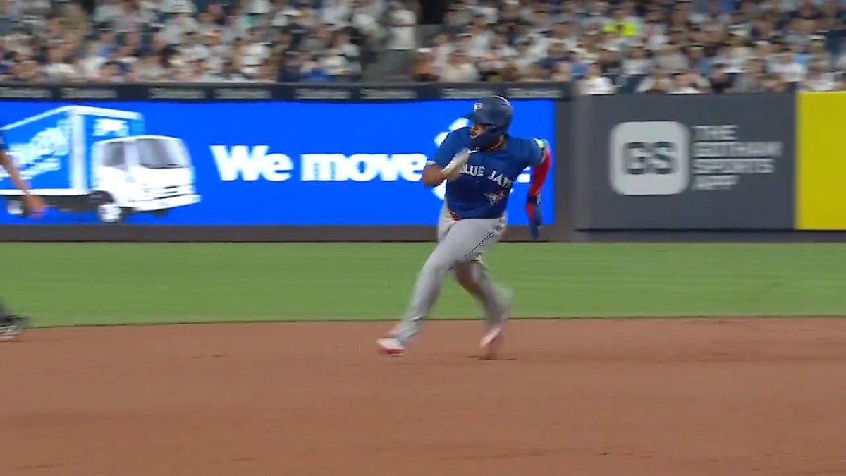 Vladimir Guerrero Jr. was MOVIN' around the bases 😤