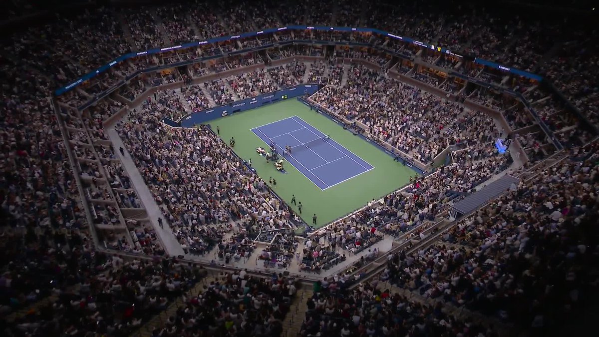 An ace for Auger-Aliassime! He evens it up at one set apiece.
