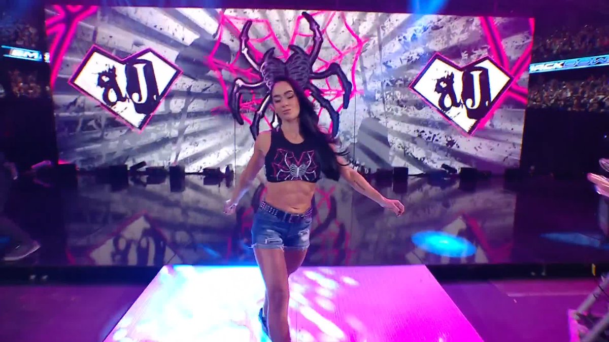 AJ Lee está de regreso en #SmackDown para respaldar a CM Punk 🙌🥹❤️