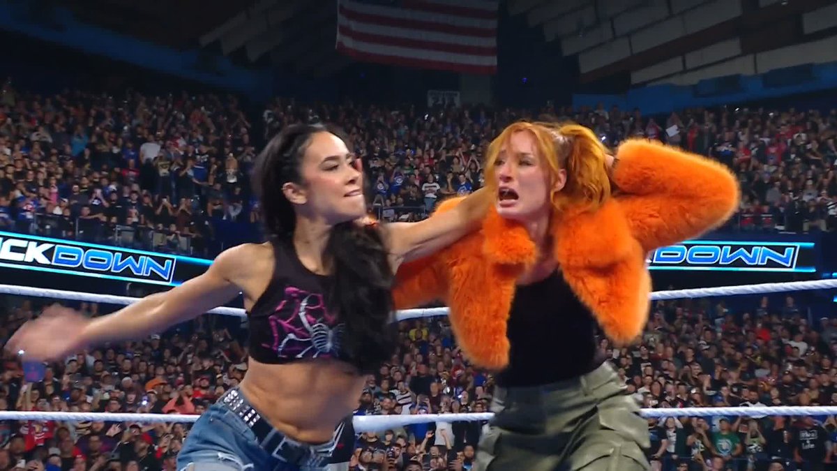 AJ Lee se va a encargar de que Becky Lynch pague por meterse con CM Punk 🙌🥹❤️ #SmackDown
